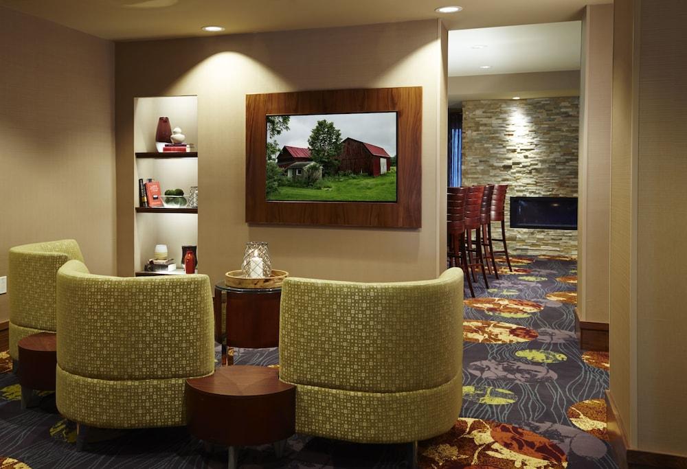 คอร์ตยาร์ด อีทากา แอร์พอร์ต/ยูนิเวอร์ซิตี้ Hotel อิทากา ภายนอก รูปภาพ