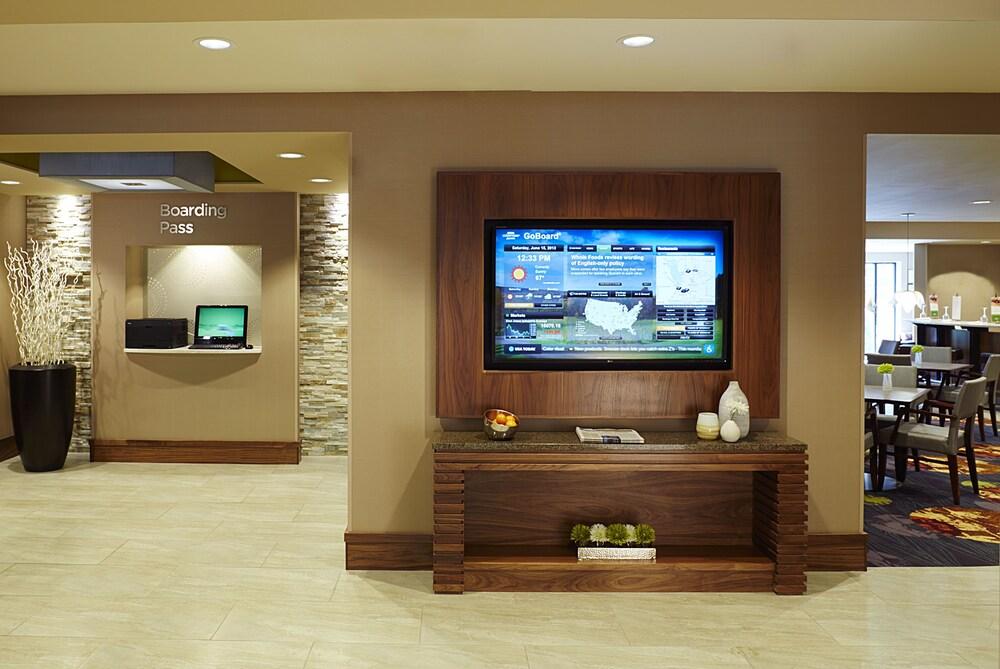 คอร์ตยาร์ด อีทากา แอร์พอร์ต/ยูนิเวอร์ซิตี้ Hotel อิทากา ภายนอก รูปภาพ