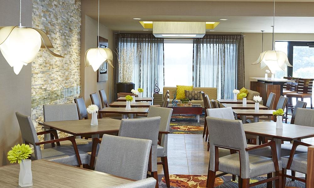 คอร์ตยาร์ด อีทากา แอร์พอร์ต/ยูนิเวอร์ซิตี้ Hotel อิทากา ภายนอก รูปภาพ