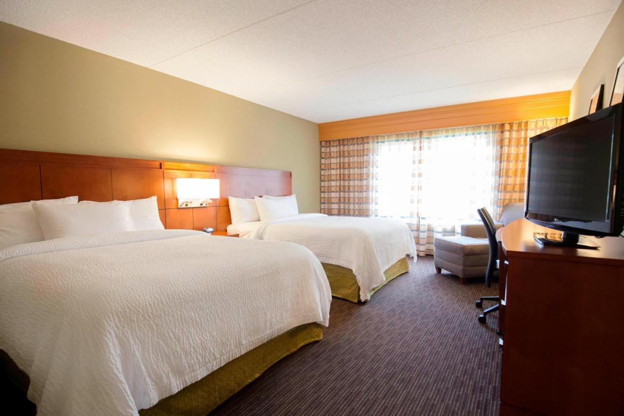คอร์ตยาร์ด อีทากา แอร์พอร์ต/ยูนิเวอร์ซิตี้ Hotel อิทากา ภายนอก รูปภาพ