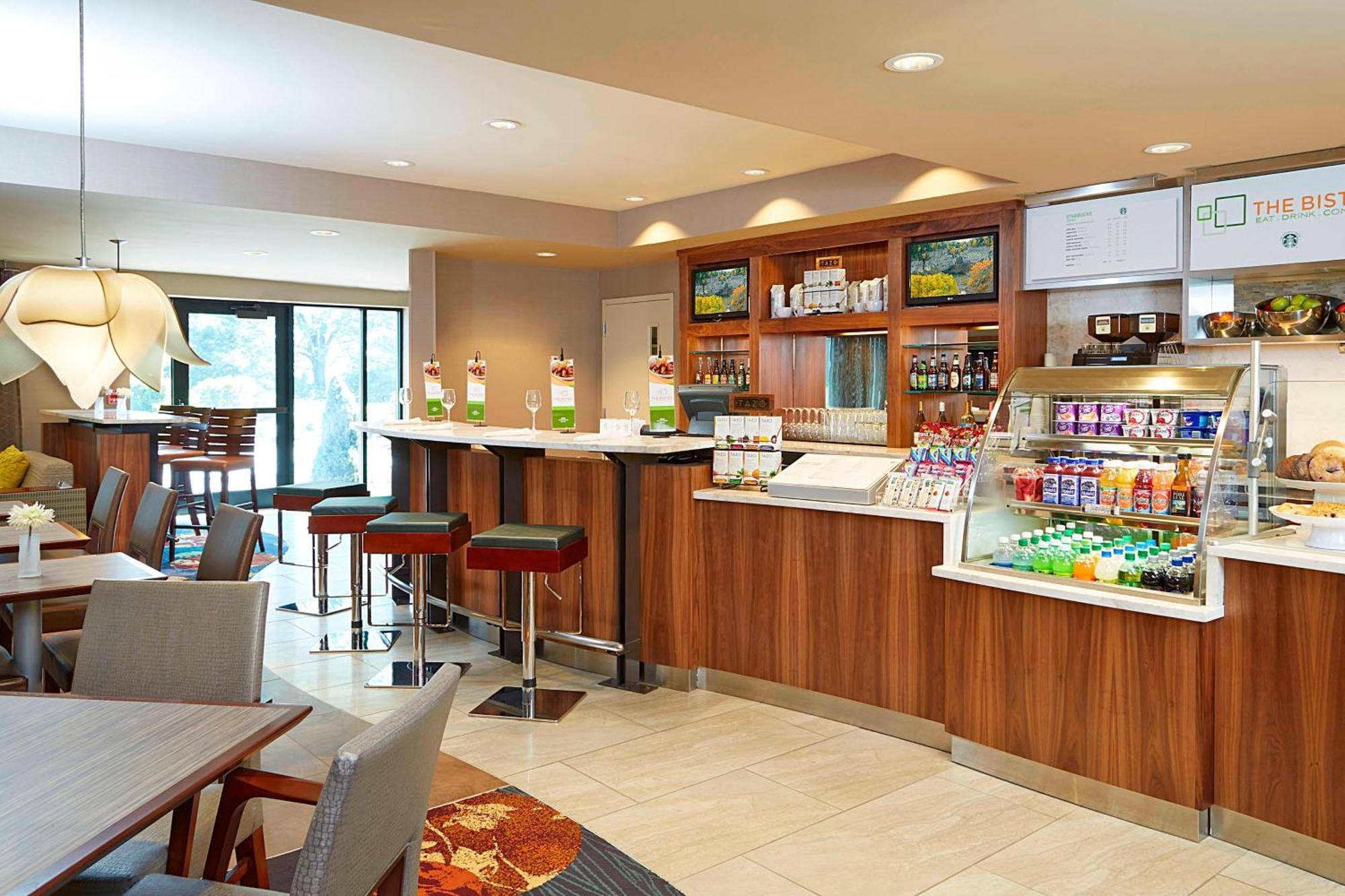 คอร์ตยาร์ด อีทากา แอร์พอร์ต/ยูนิเวอร์ซิตี้ Hotel อิทากา ภายนอก รูปภาพ